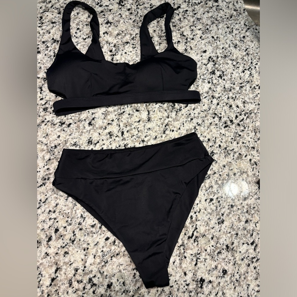 NWOT RVCA never worn 2 piece!